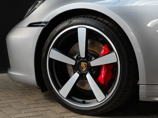 Porsche 911 view 11