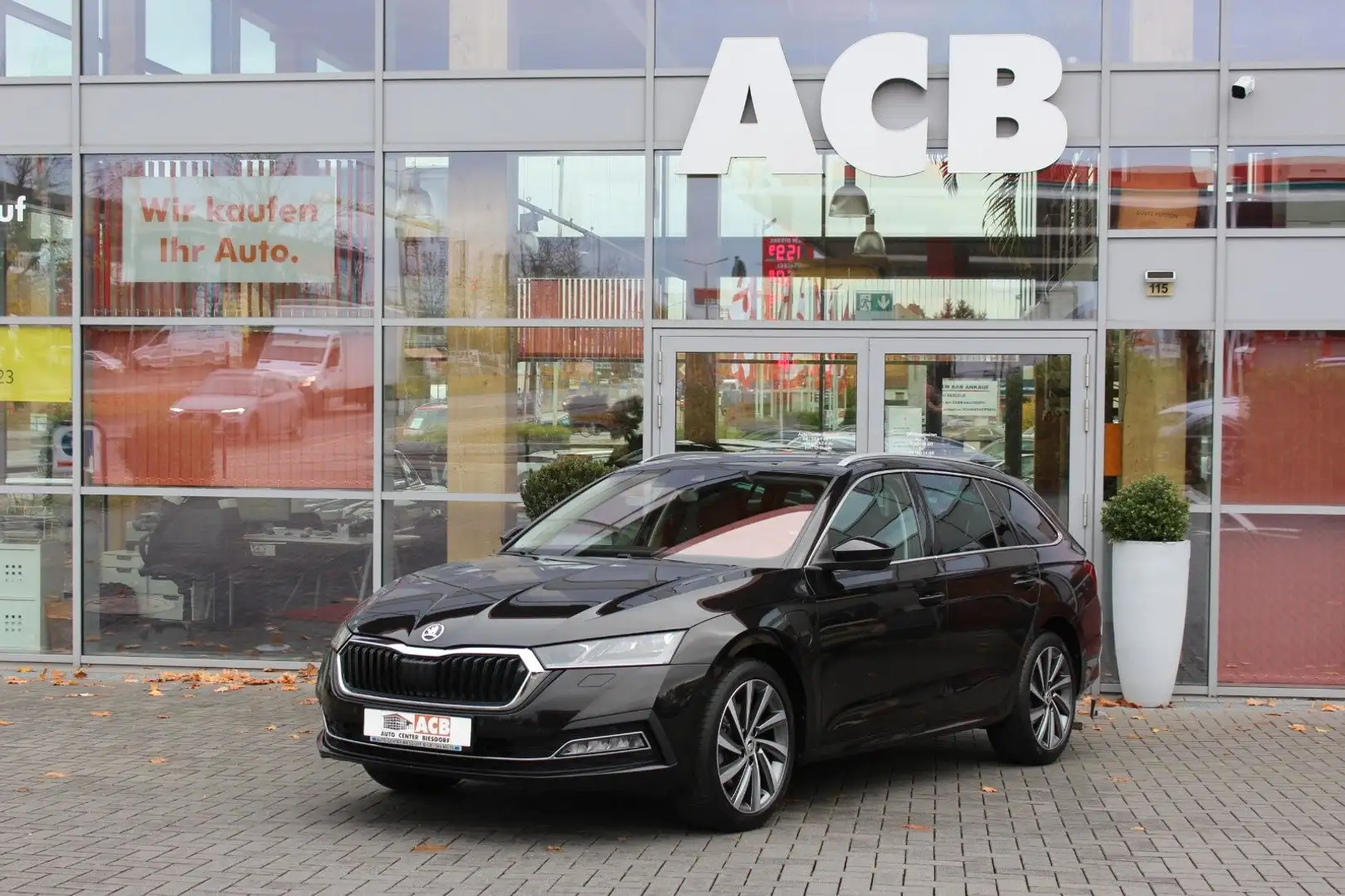 Skoda Octavia Combi Style iV LED ACC Navi HuD 18" RFK Schwarz - 1