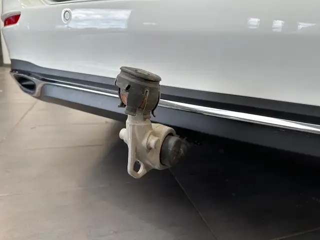 Mercedes-Benz 300 view 8