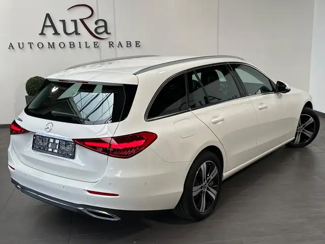 Mercedes-Benz 300 view 4