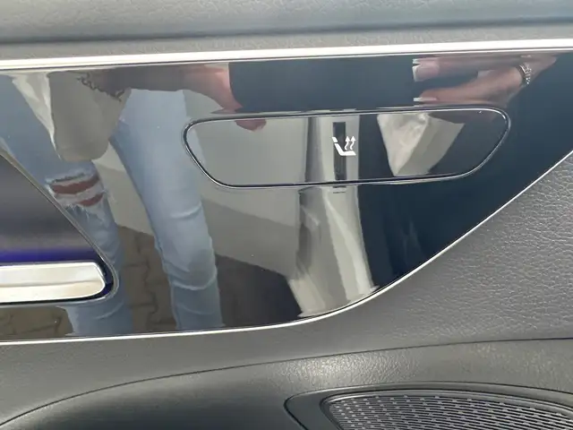 Mercedes-Benz 300 view 12
