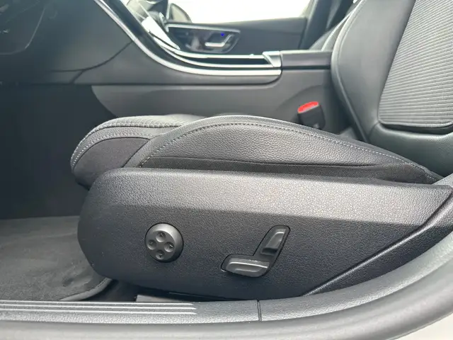 Mercedes-Benz 300 view 11