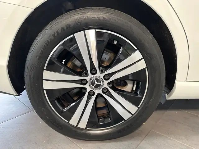 Mercedes-Benz 300 view 3