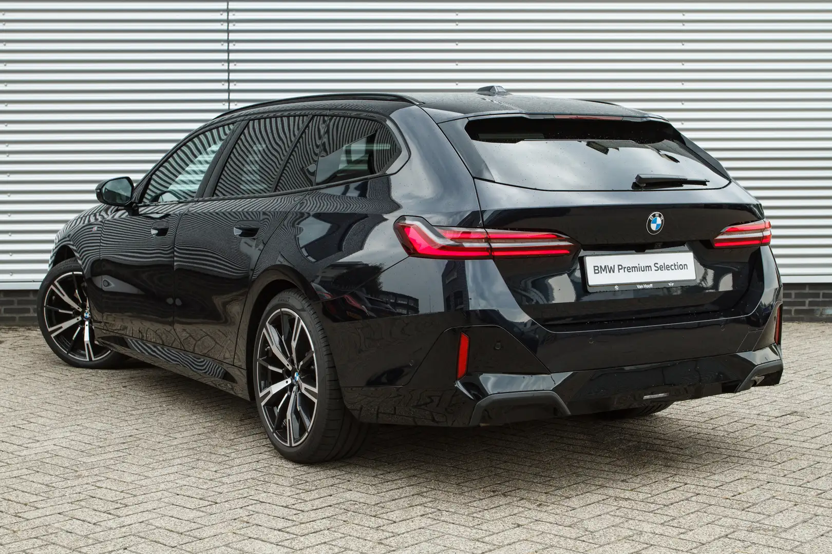 BMW 520 5 Serie Touring 520i M Sport Automaat / Trekhaak / Zwart - 2