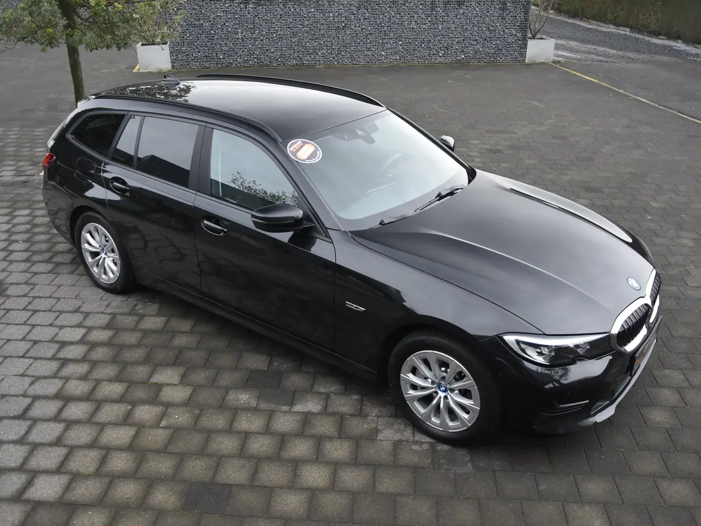BMW 330 Touring 330eA PHEV /Navi/Cam/Led/Dab+ Zwart - 2