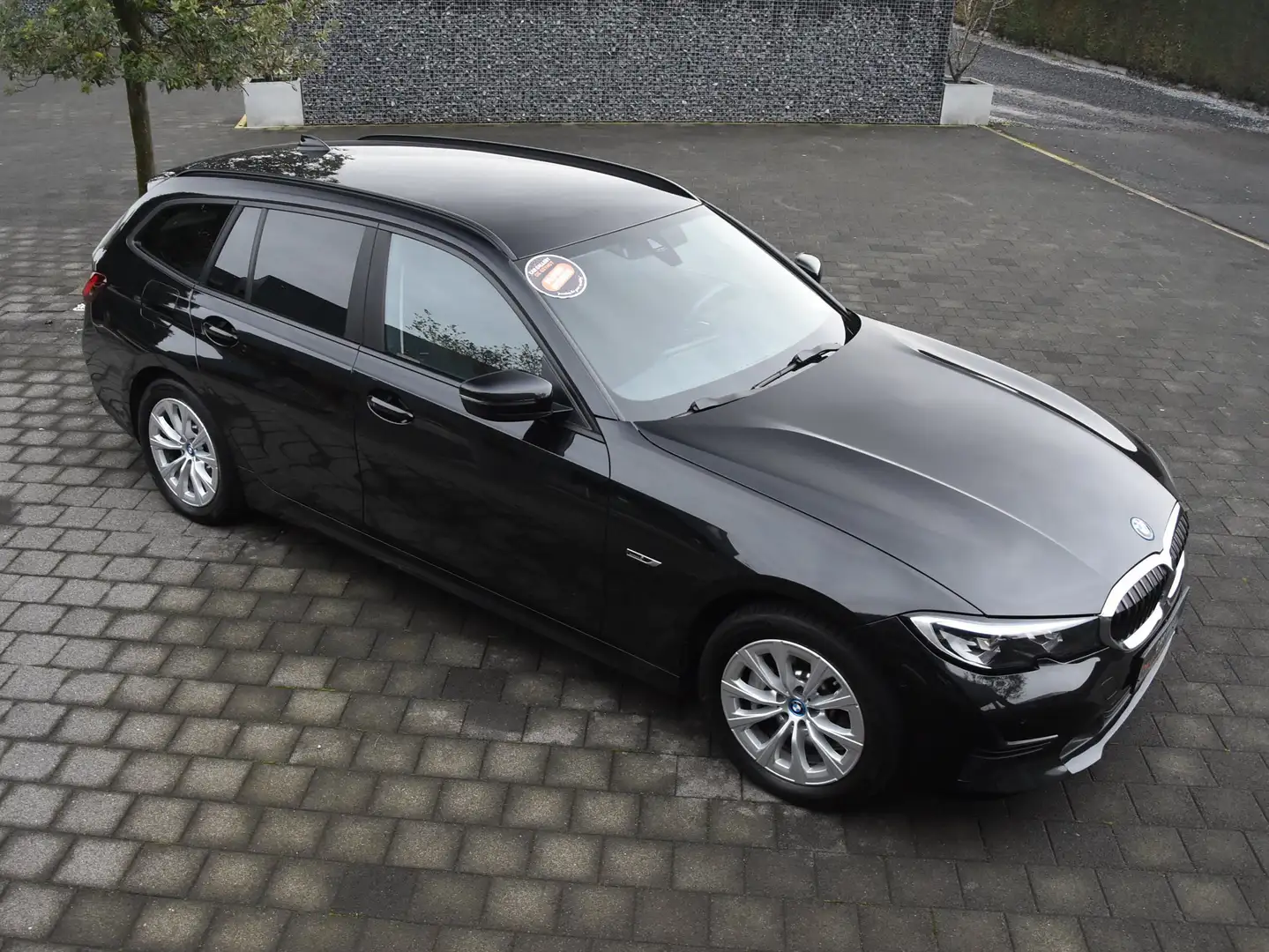 BMW 330 Touring 330eA PHEV /Navi/Cam/Led/Dab+ Zwart - 1