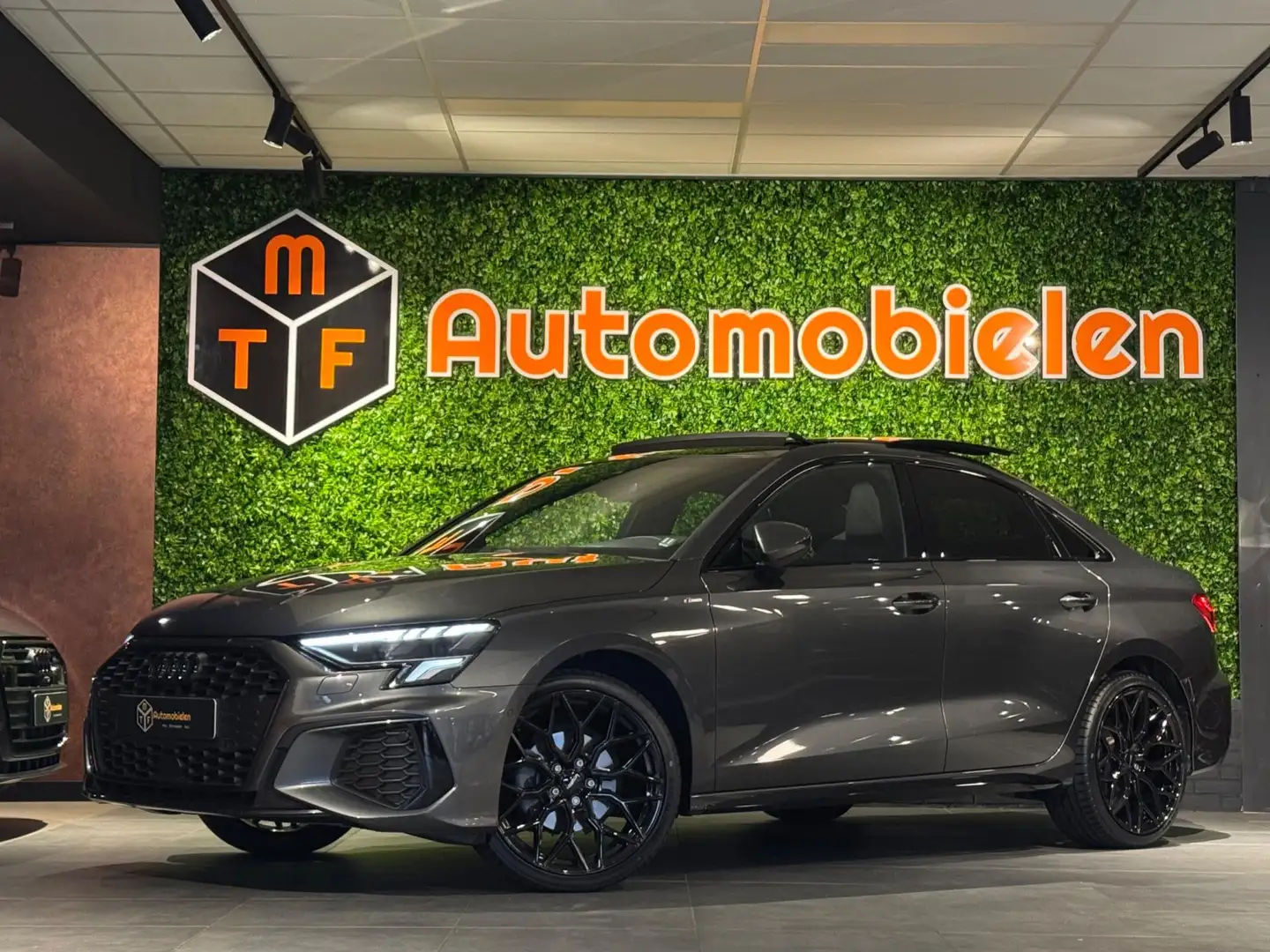 Audi A3 Limousine 35 TFSI 150 PK 3x S LINE |PANO|KUIPSTOEL Grau - 1