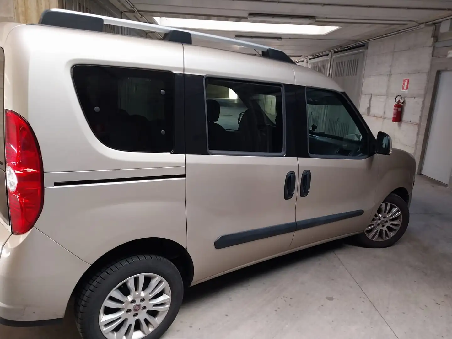 Fiat Doblo Doblo II 2010 1.6 mjt 16v Emotion - 7 posti Золотий - 2