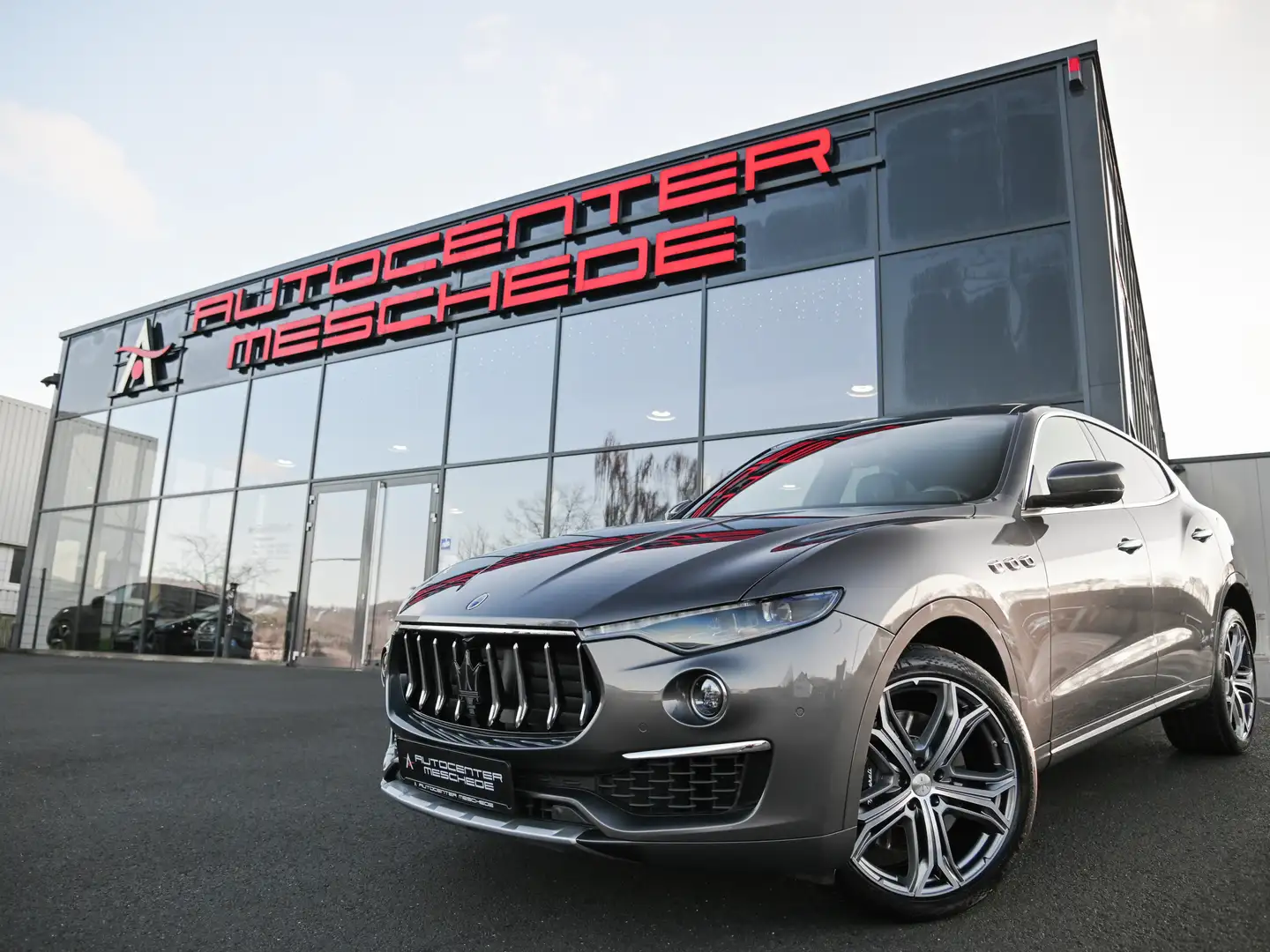 Maserati Levante Q4 GranLusso Navi* Pano* Luft* 21 Zoll Gris - 1