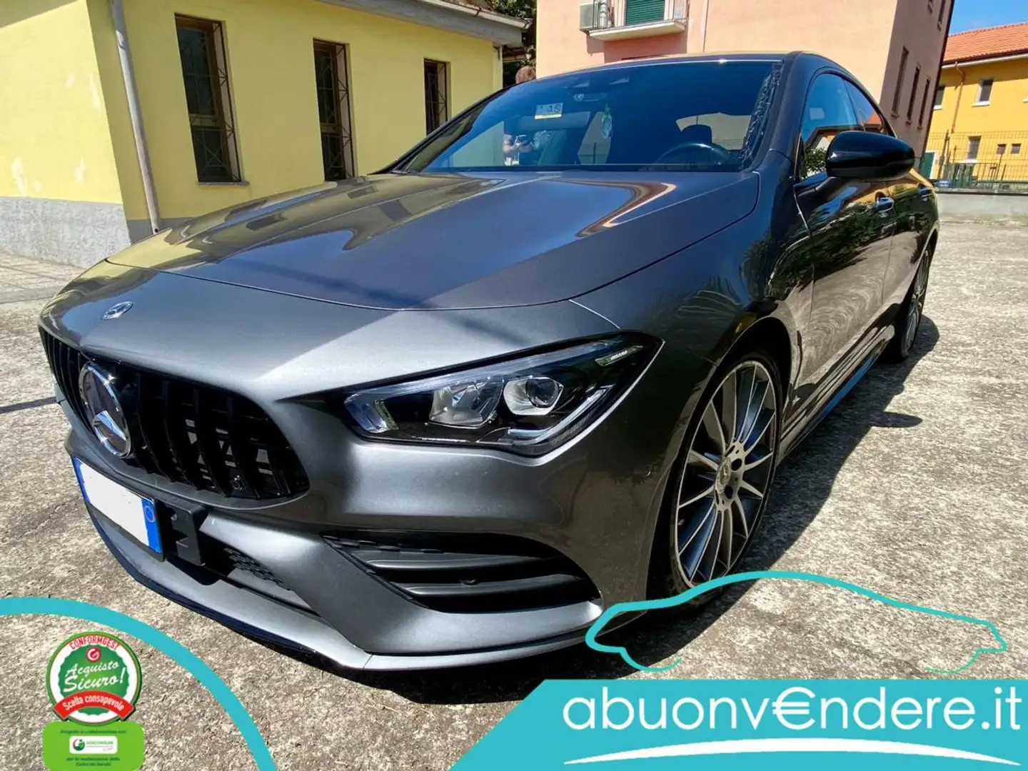 Mercedes-Benz CLA 200 Automatic Premium AMG LINE Gris - 1