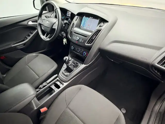 Ford Focus view 7
