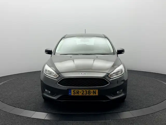 Ford Focus view 22