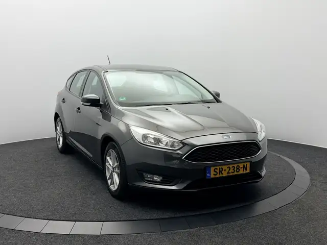 Ford Focus view 5