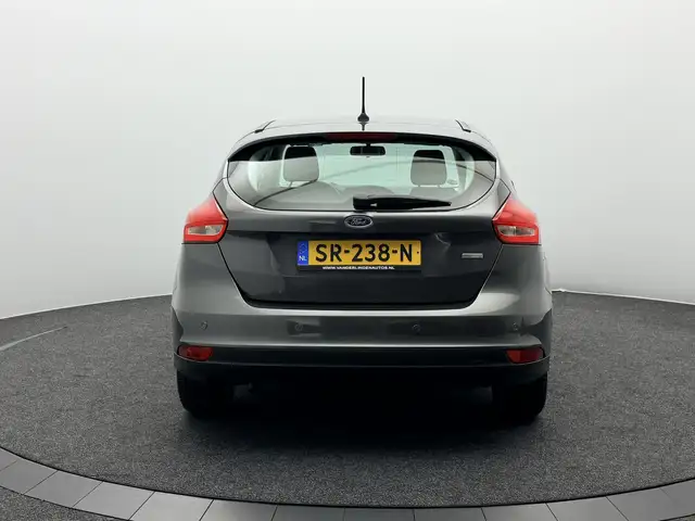 Ford Focus view 25
