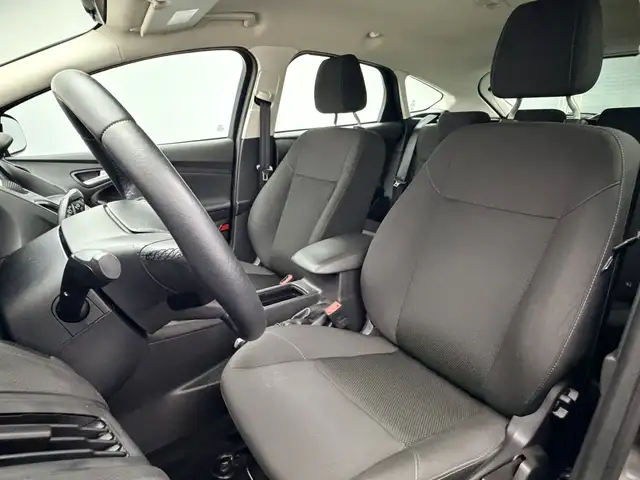 Ford Focus view 15