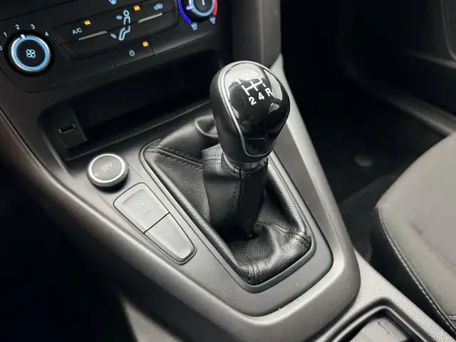Ford Focus view 14