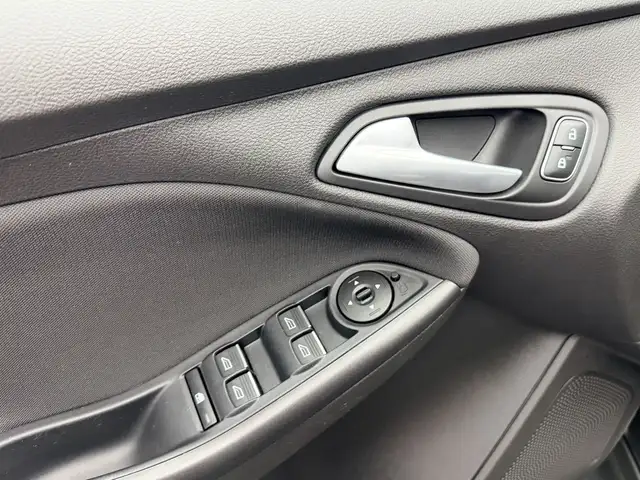 Ford Focus view 21