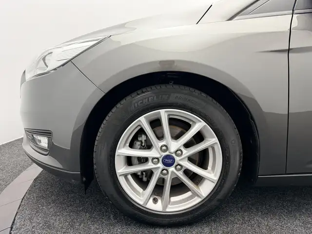 Ford Focus view 23