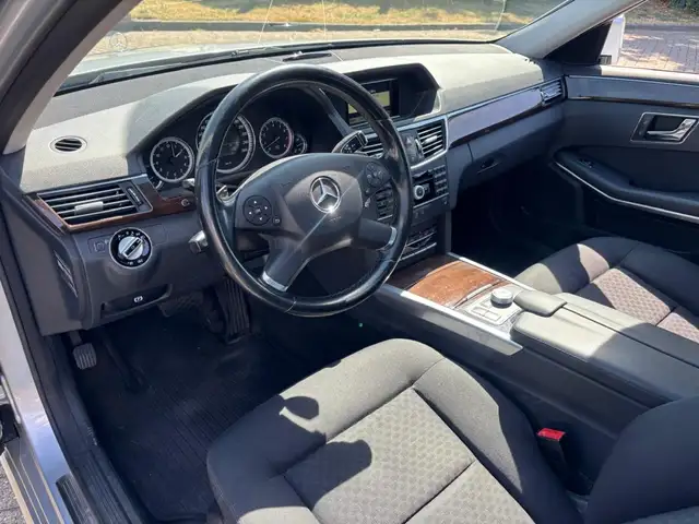 Mercedes-Benz E-Class view 5