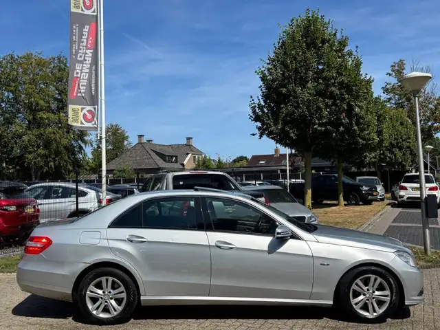 Mercedes-Benz E-Class view 4