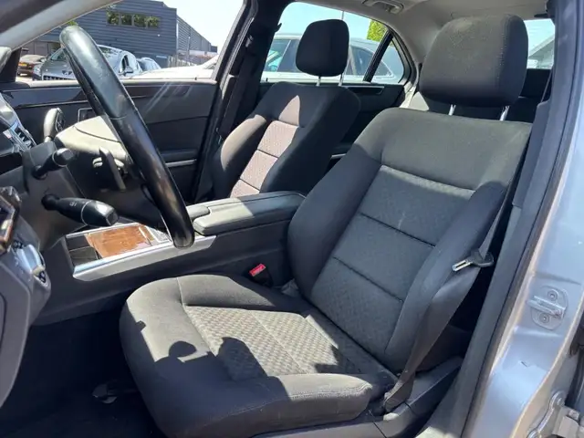 Mercedes-Benz E-Class view 6