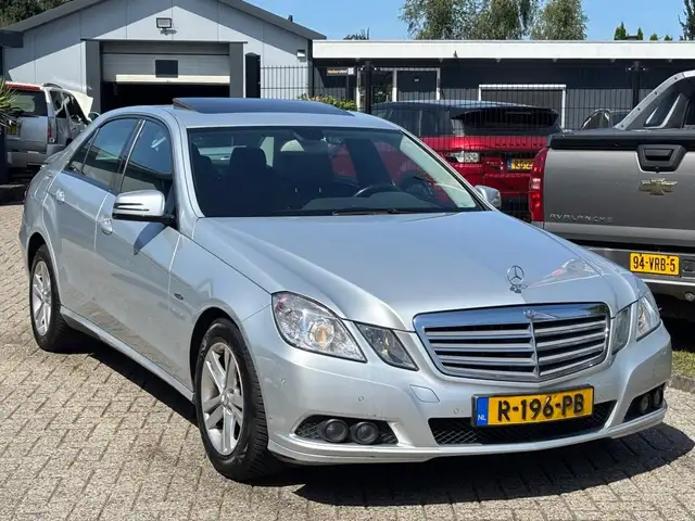 Mercedes-Benz E-Class view 3