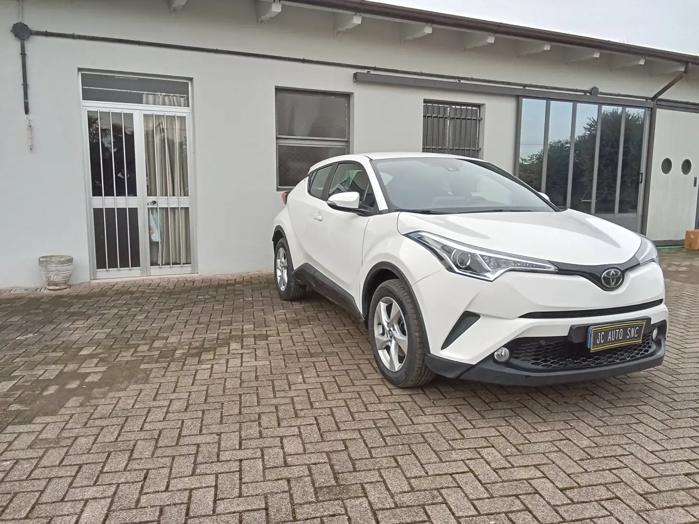 Toyota C-HR C-HR 1.2t Active 2wd Blanco - 1