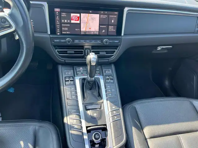 Porsche Macan view 14
