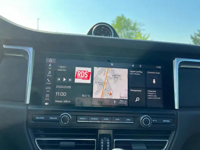Porsche Macan view 11