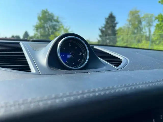 Porsche Macan view 13
