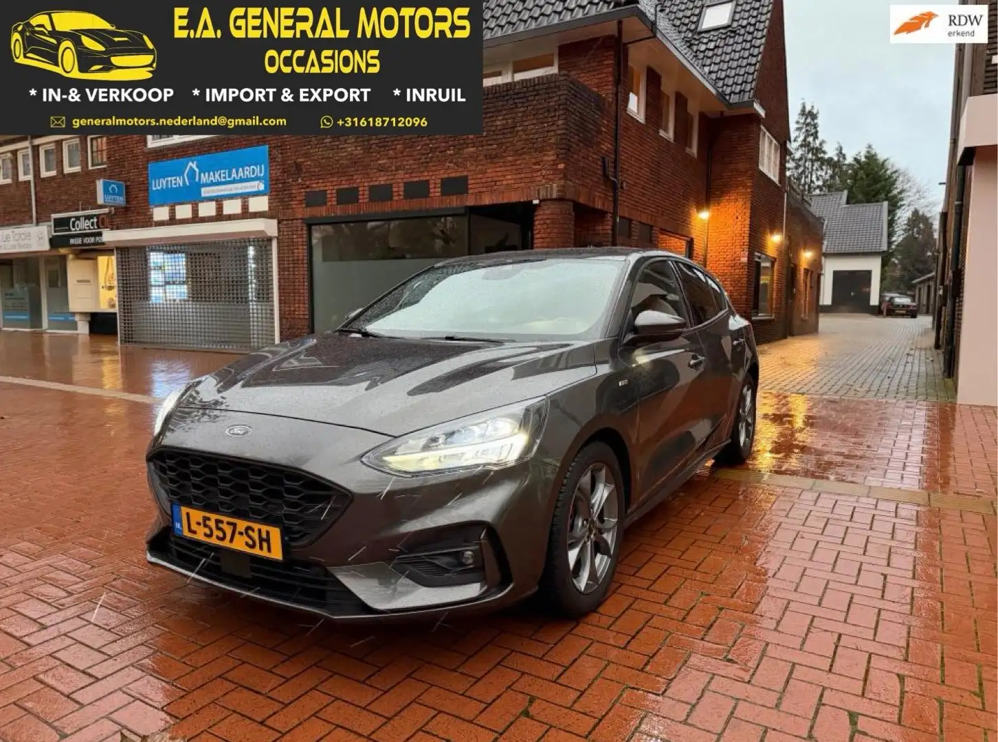Ford Focus 1.5 EcoB. ST Line Business Grijs - 1