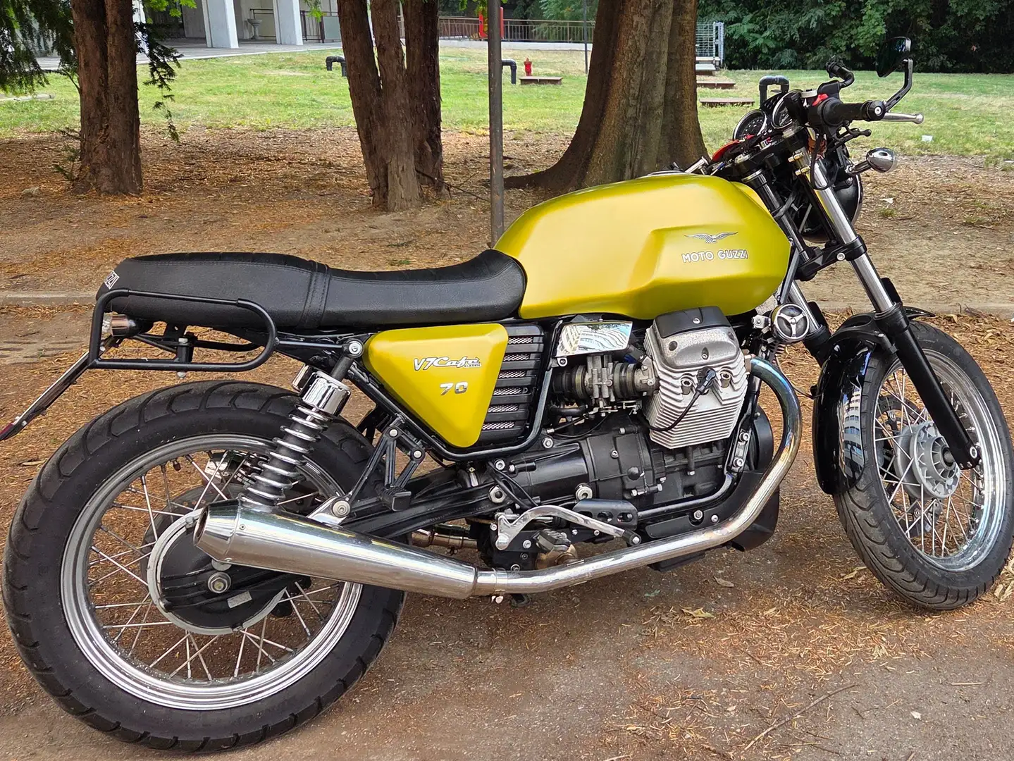 Moto Guzzi V 7 cafe classic Verde - 1