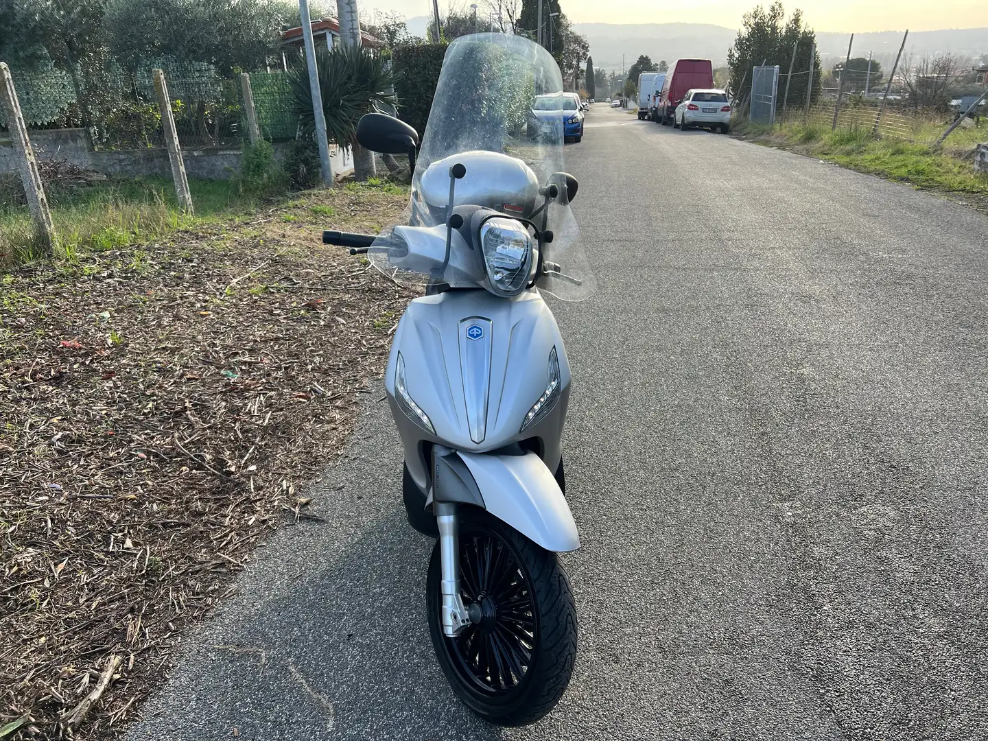 Piaggio Beverly 300 Argento - 2