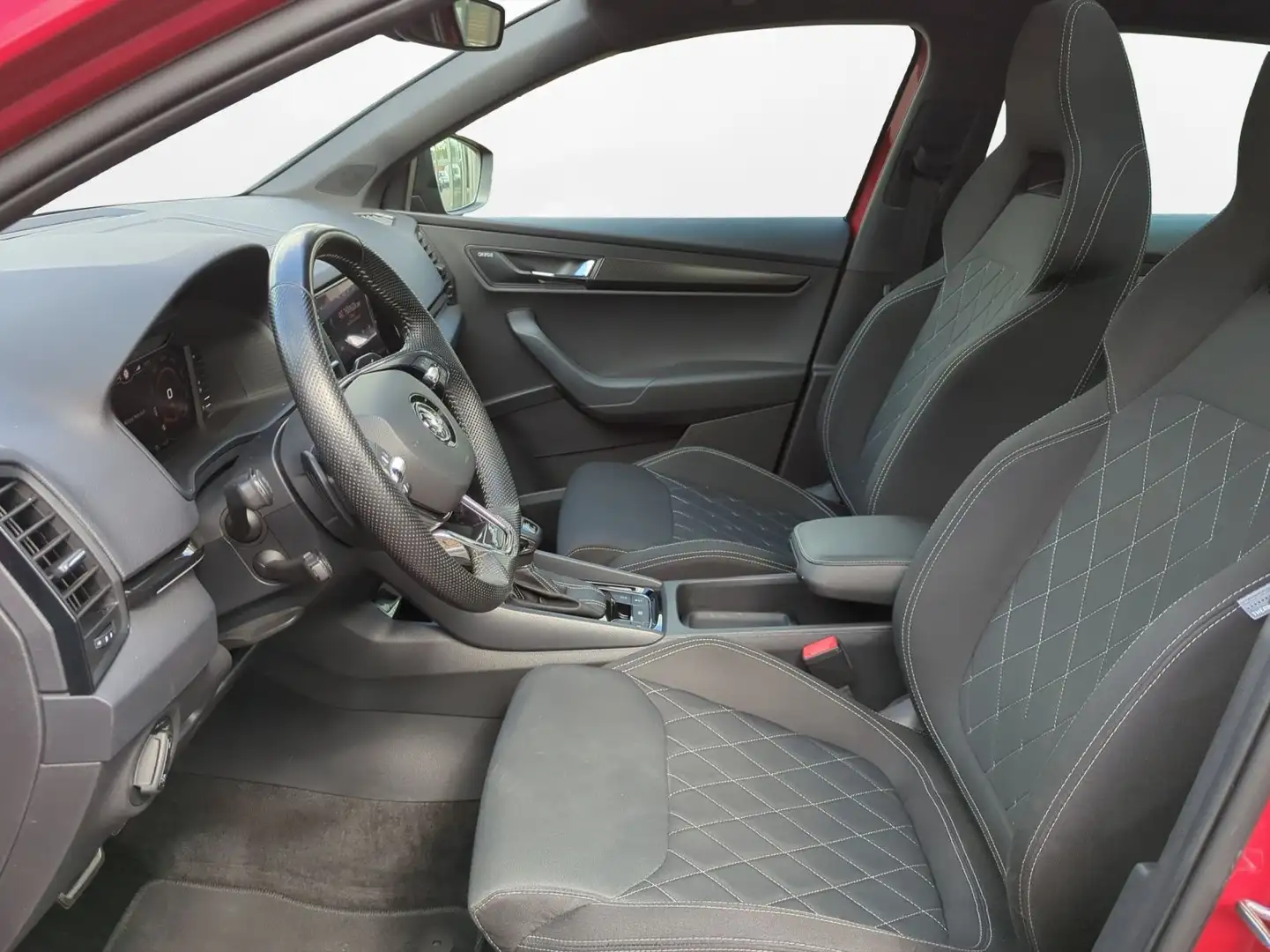 Skoda Karoq 2.0 TDI Sportline 4x4 AHK StHz Pano DSG Rot - 2