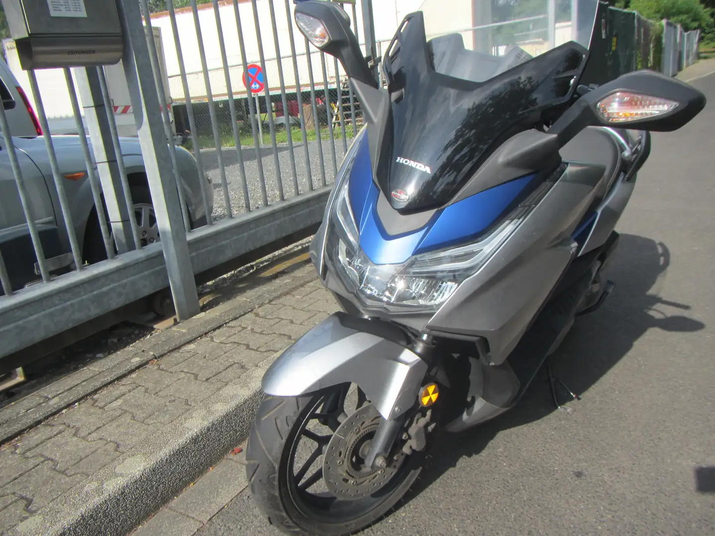 Honda Forza 125 Blauw - 2