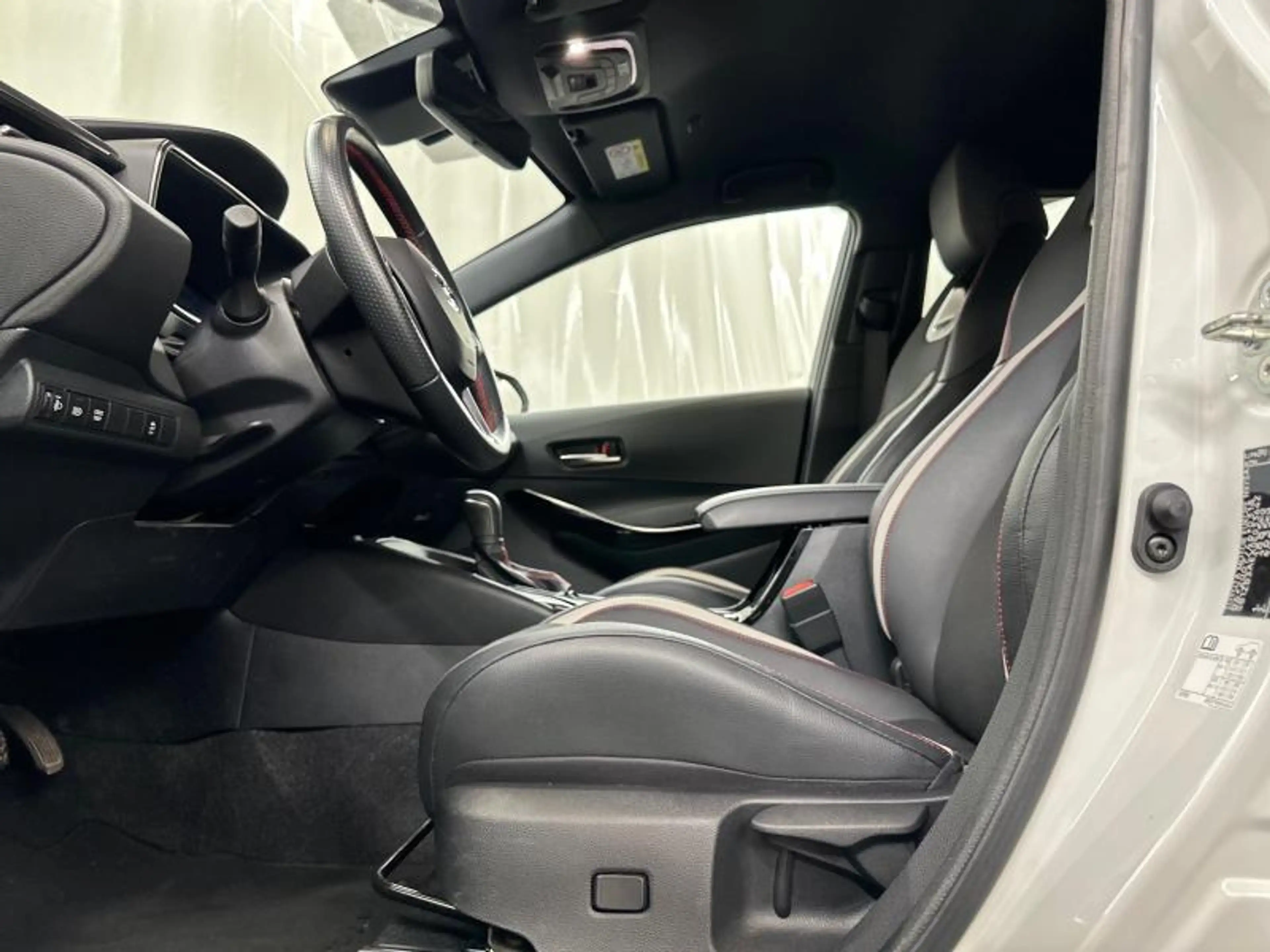 Toyota Corolla TS GR Sport 1.8 — photo 17