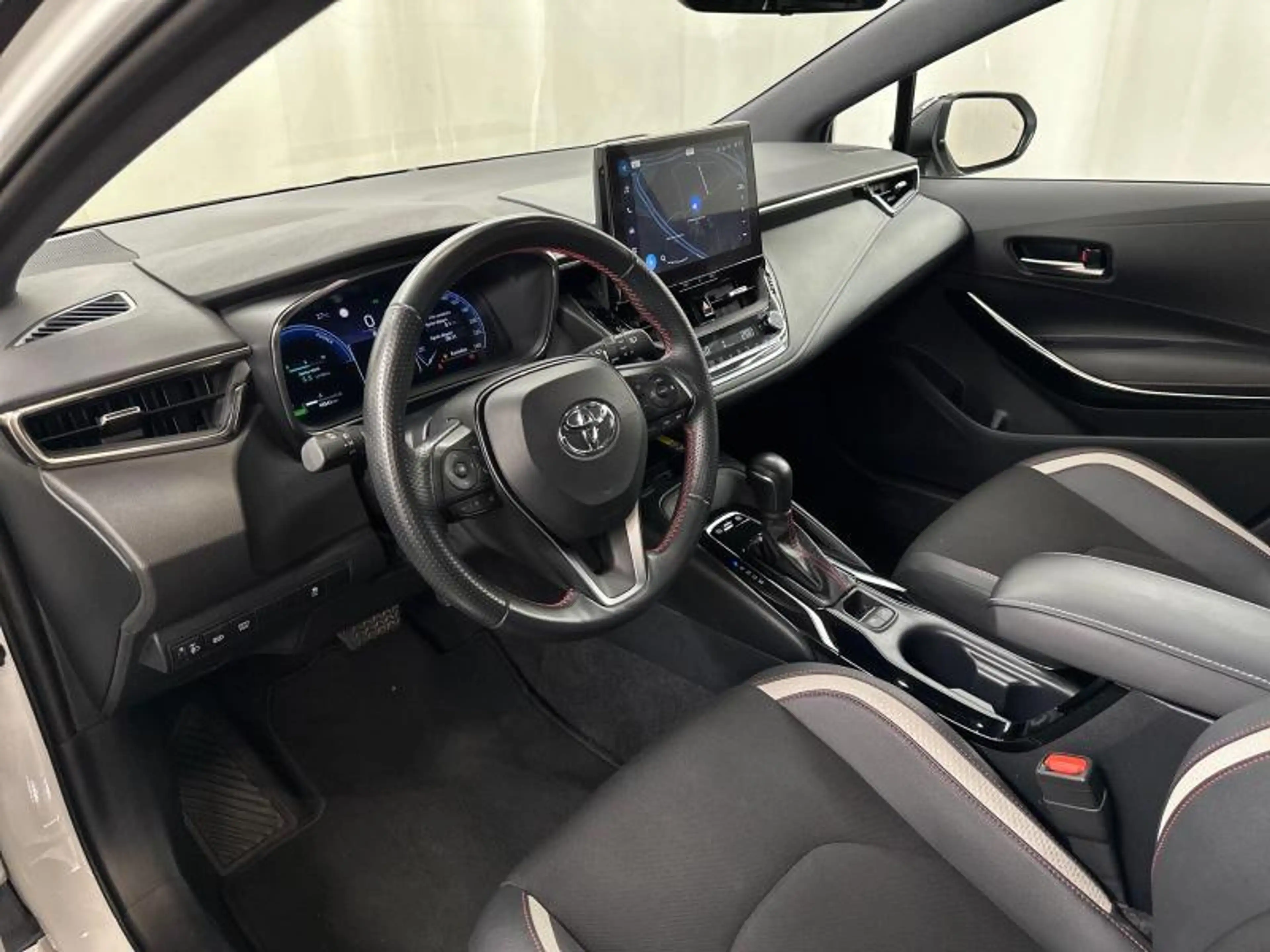 Toyota Corolla TS GR Sport 1.8 — photo 18
