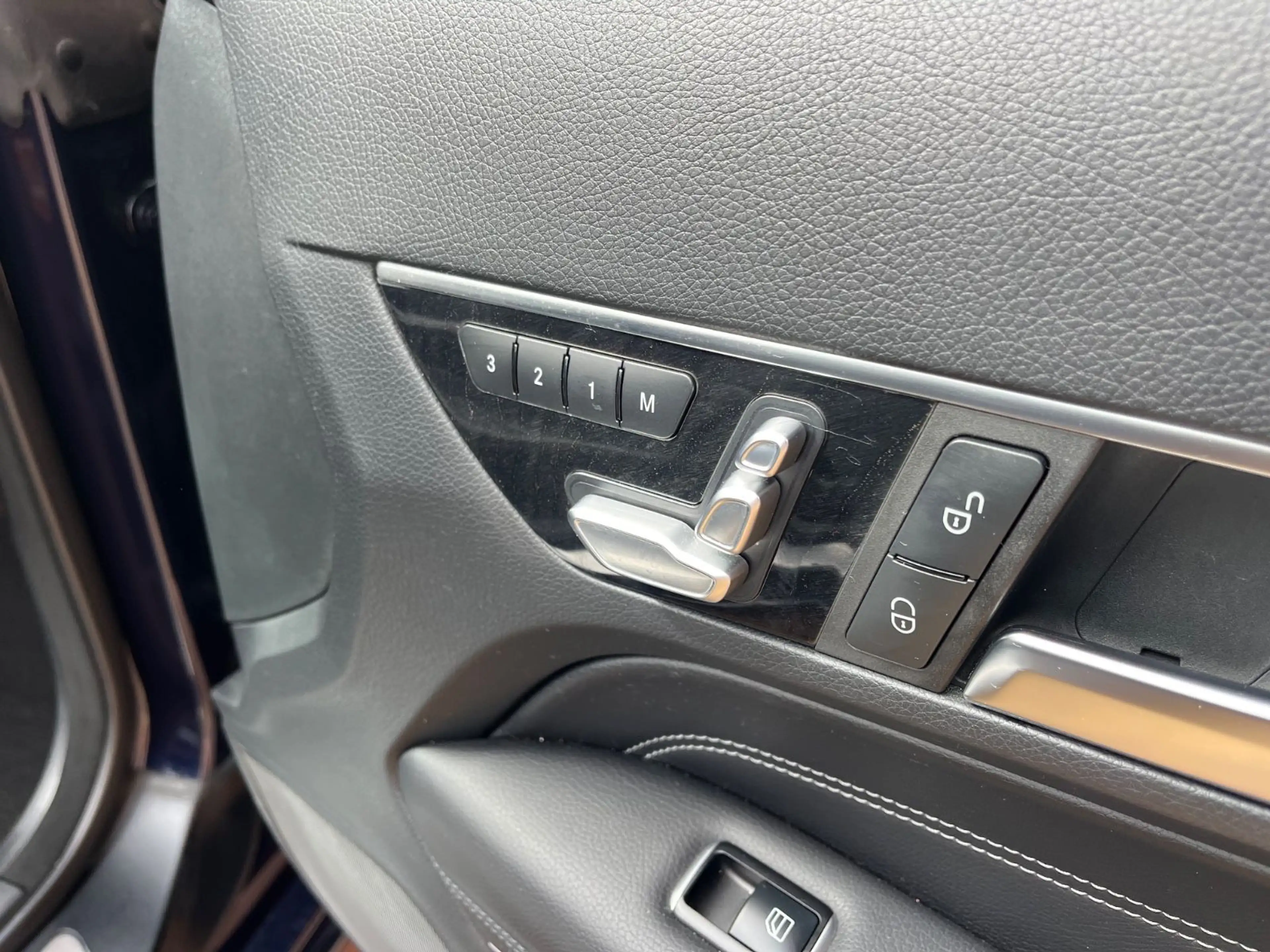 Mercedes-Benz E 350 CDI Cabrio AMG Sportpaket — photo 9