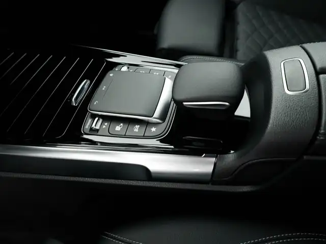 Mercedes-Benz GLB view 19