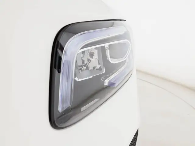 Mercedes-Benz GLB view 8