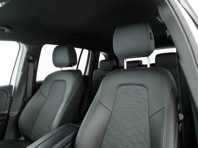 Mercedes-Benz GLB view 13