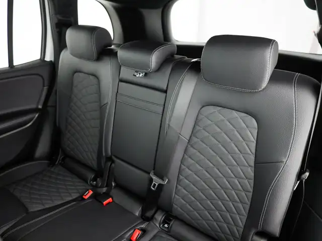 Mercedes-Benz GLB view 14
