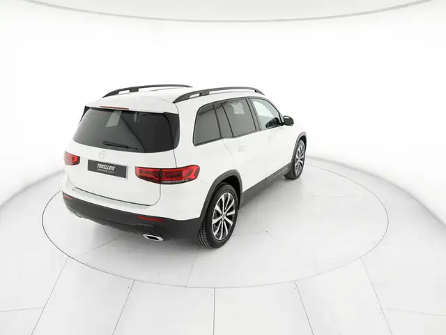 Mercedes-Benz GLB view 3