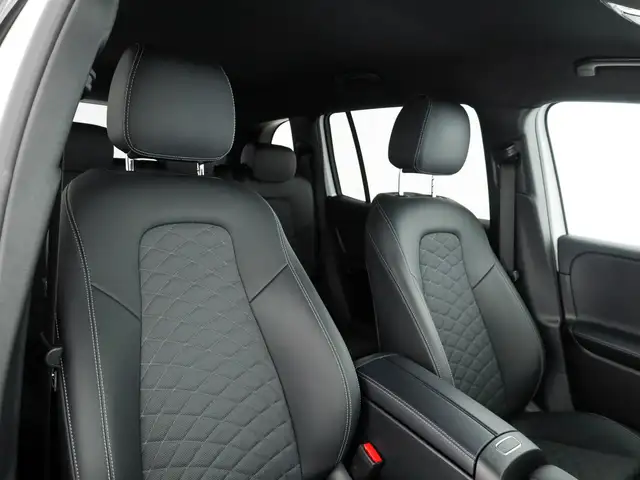 Mercedes-Benz GLB view 12