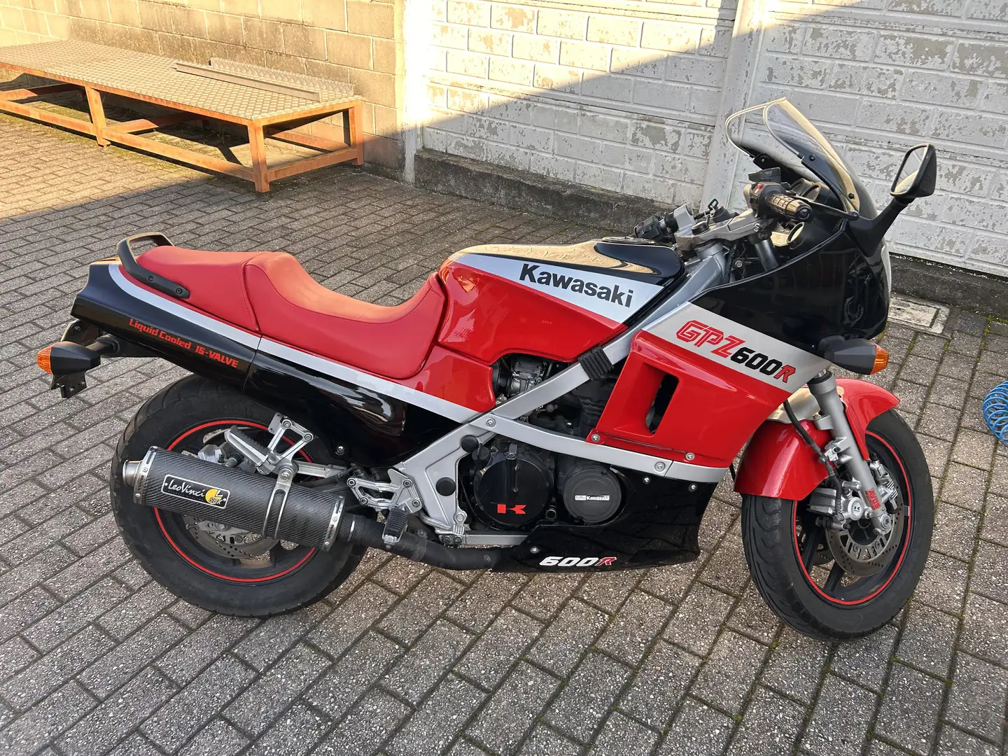 Kawasaki GPZ 600 R - 2