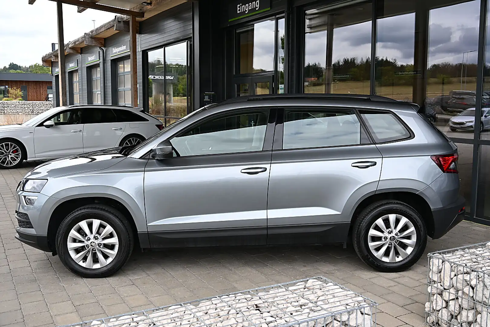 Skoda Karoq 1,0 TSI Ambition Limited Navi Amundsen, Kamera,... Grau - 2