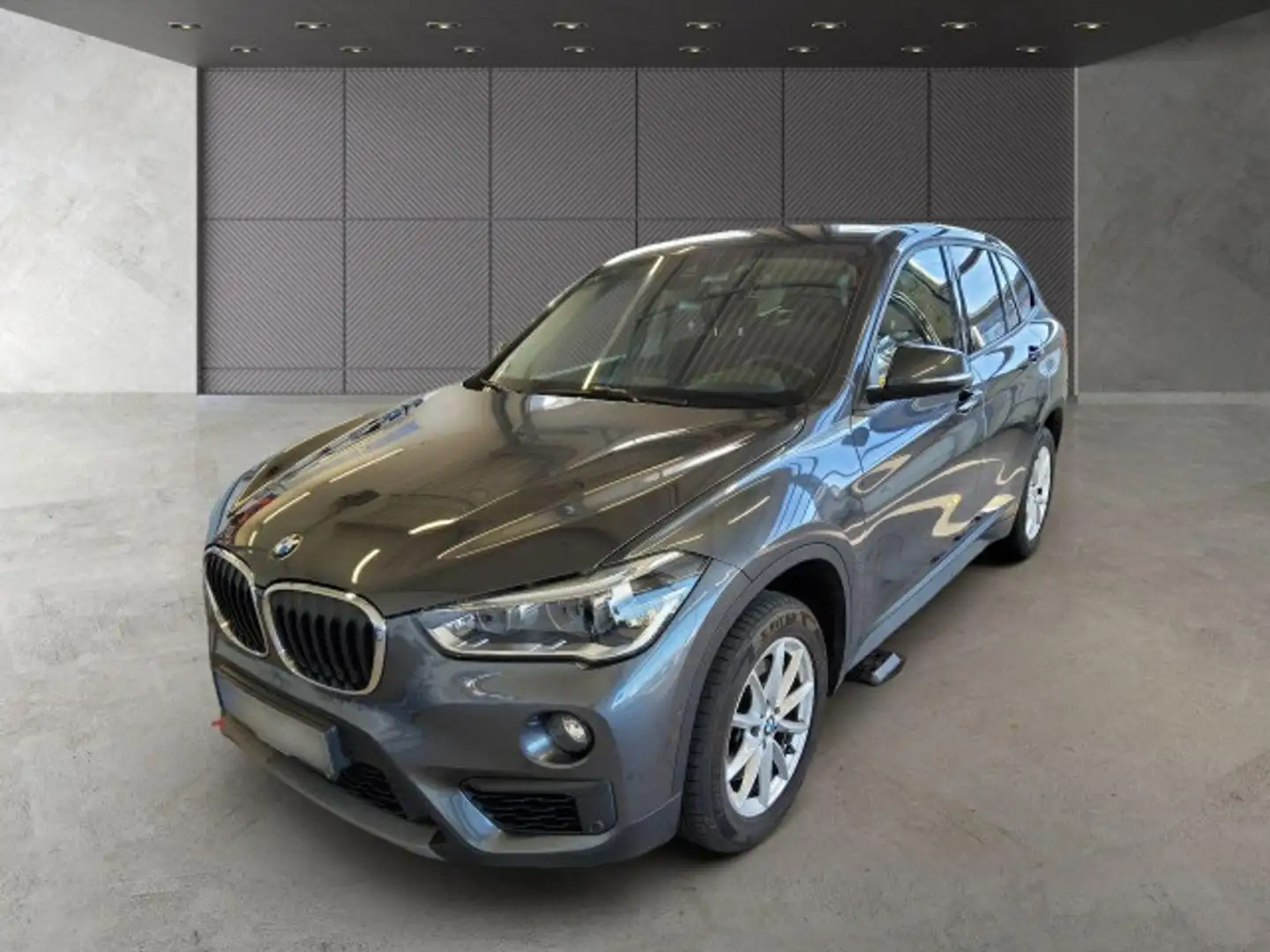 BMW X1 sDrive20d LED Navi Klimaauto SHZ PDC v/h Grau - 1