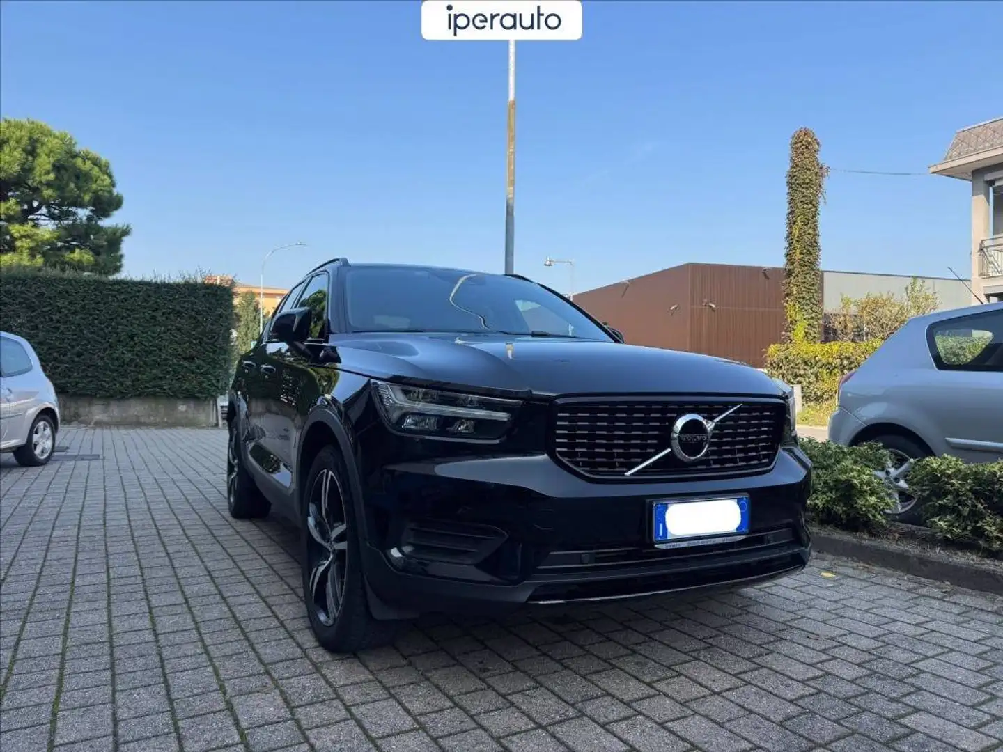 Volvo XC40 2.0 d4 R-design awd geartronic Noir - 1