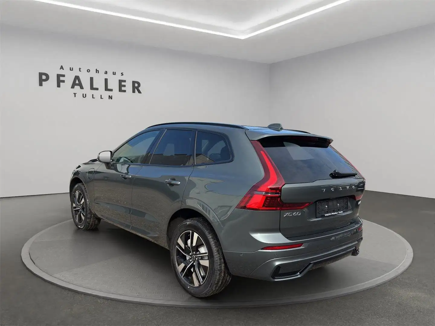 Volvo XC60 T6 AWD PHEV Plus Dark 4LIFE - 2