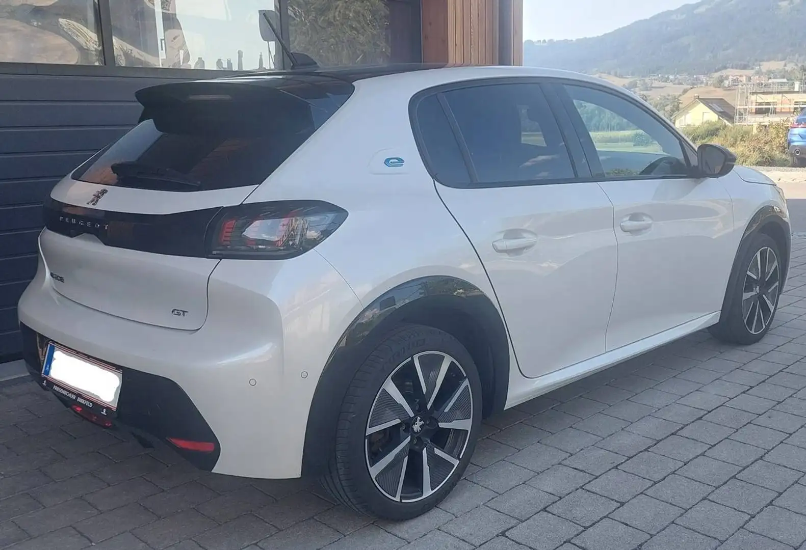 Peugeot 208 e-208 GT Pack, Garantie bis 04/2027 Weiß - 2